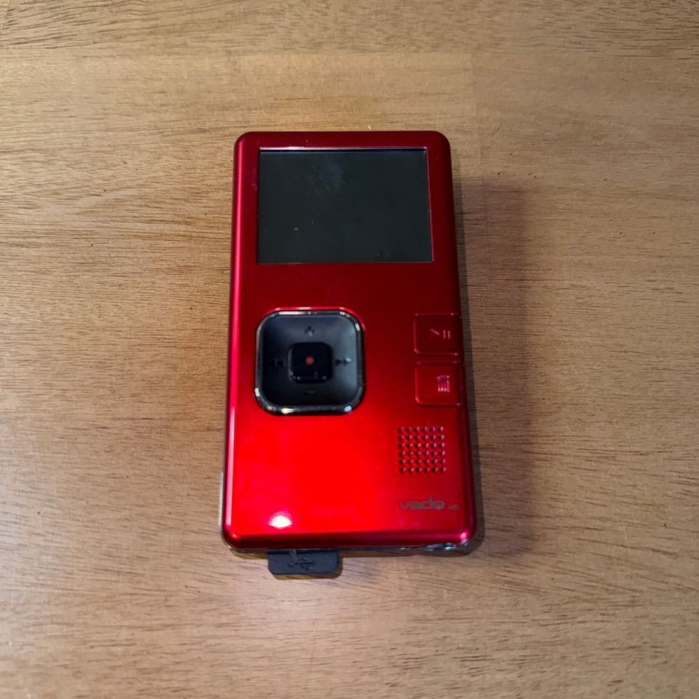 Creative Vado HD Pocket Video Camera 720p 8GB Red 2nd Gen Camcorder VF0570